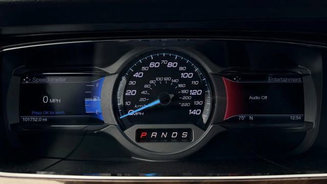 Used 2019 Ford Taurus Limited image 32