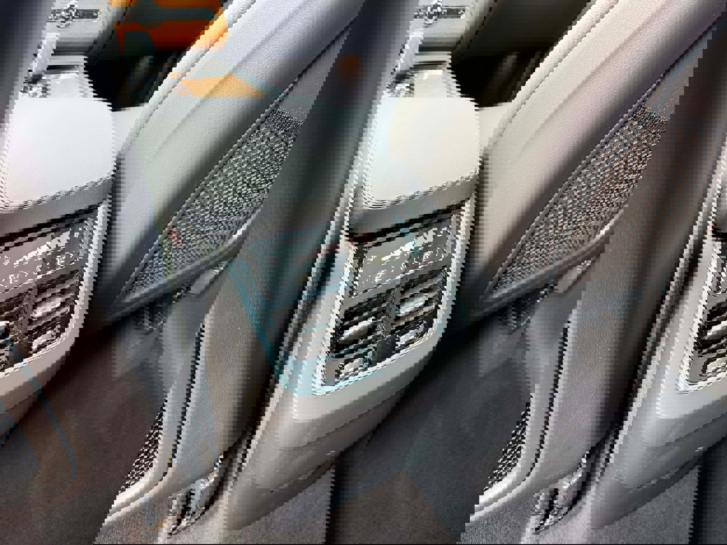 Certified 2025 Volvo XC90 B6 Ultra image 18