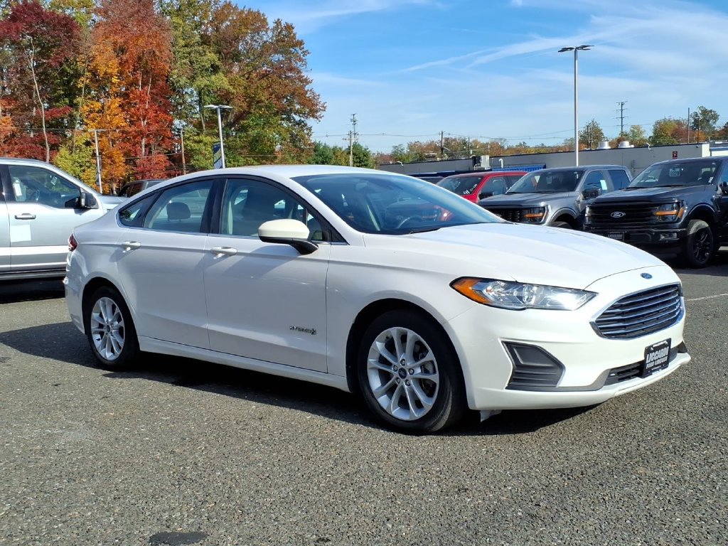 Used 2019 Ford Fusion SE FWD image 1