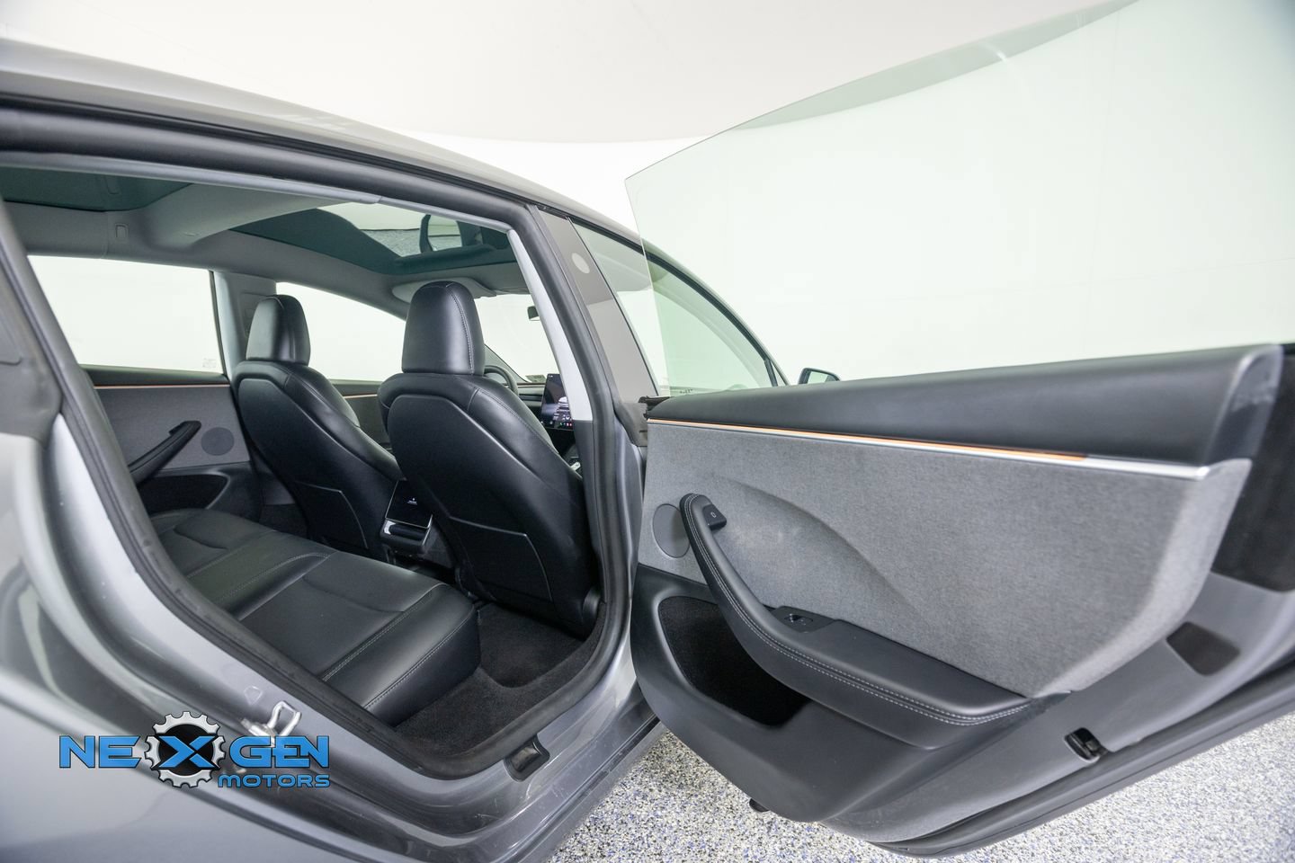 Used 2025 Tesla Model 3 Long Range RWD image 32