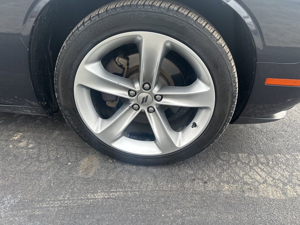 Used 2018 Dodge Challenger R/T RWD image 5