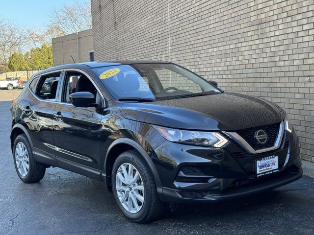 Used 2022 Nissan Rogue Sport S image 2