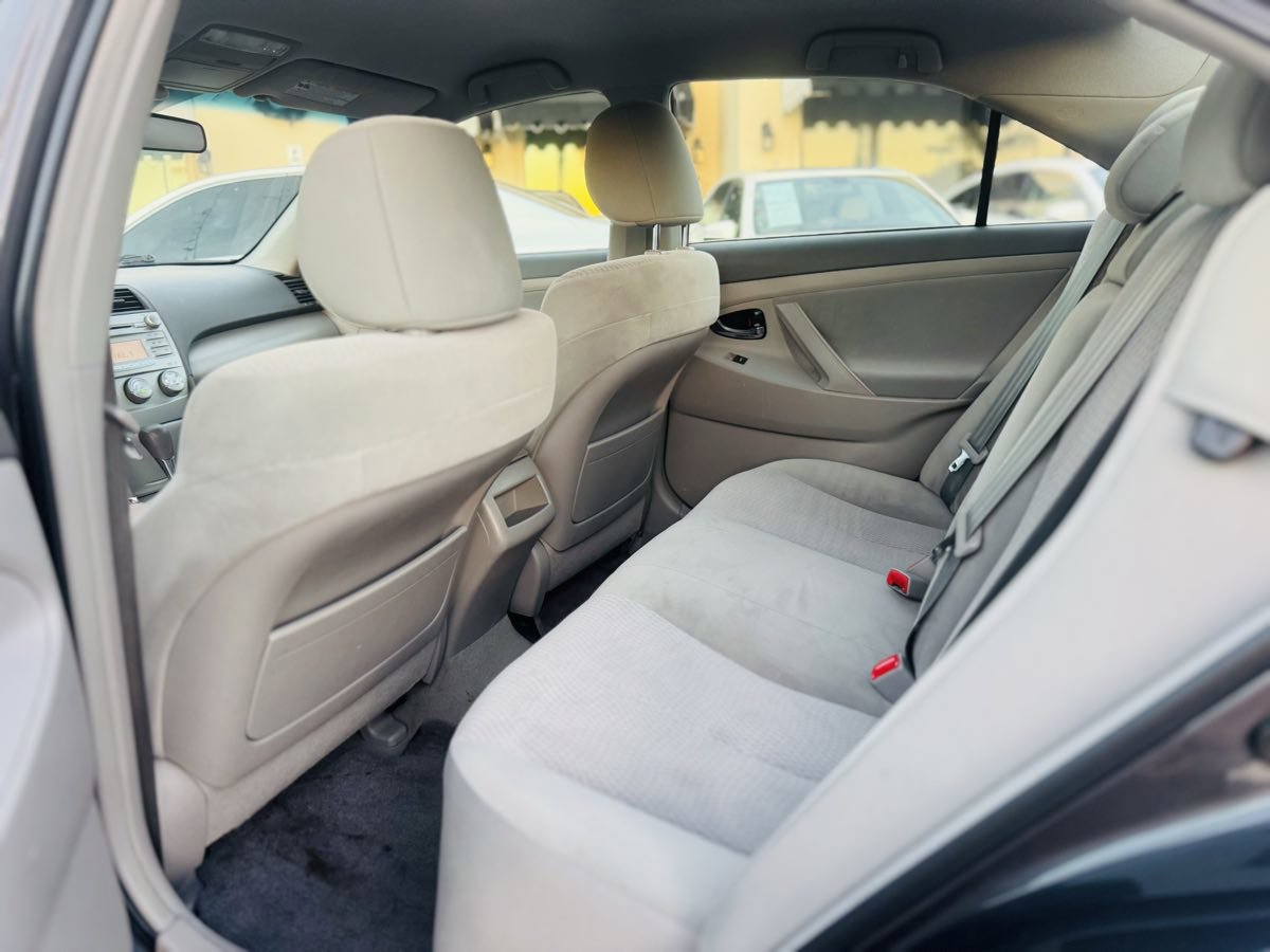 Used 2011 Toyota Camry LE image 16