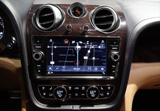 Used 2017 Bentley Bentayga image 18