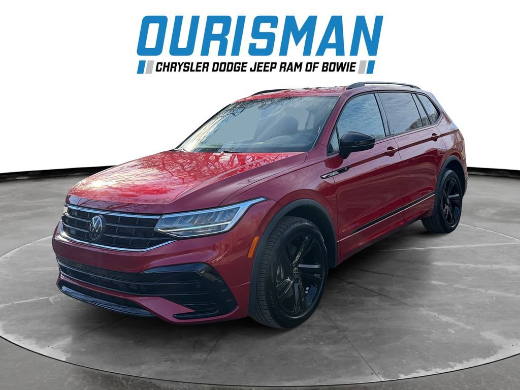 Used 2024 Volkswagen Tiguan SE R-Line image 2