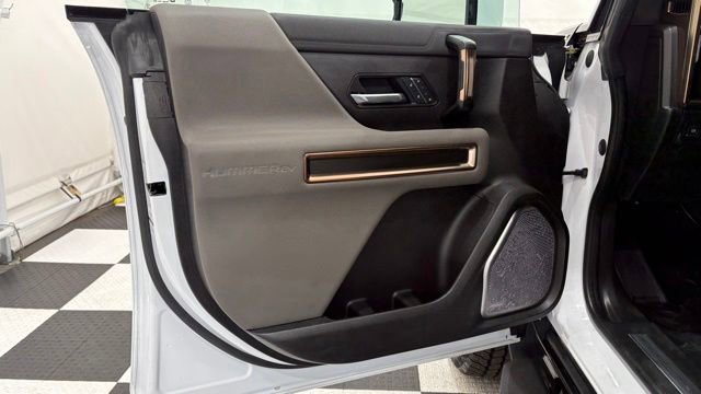 Used 2025 GMC Hummer EV 2X w/ LPO, Cargo Utility Package AWD/4WD image 18