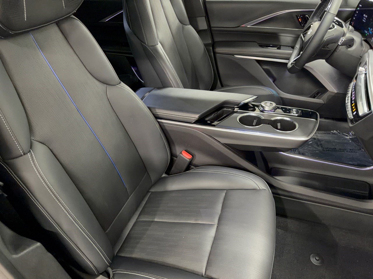 Used 2024 Cadillac Lyriq Luxury RWD image 30