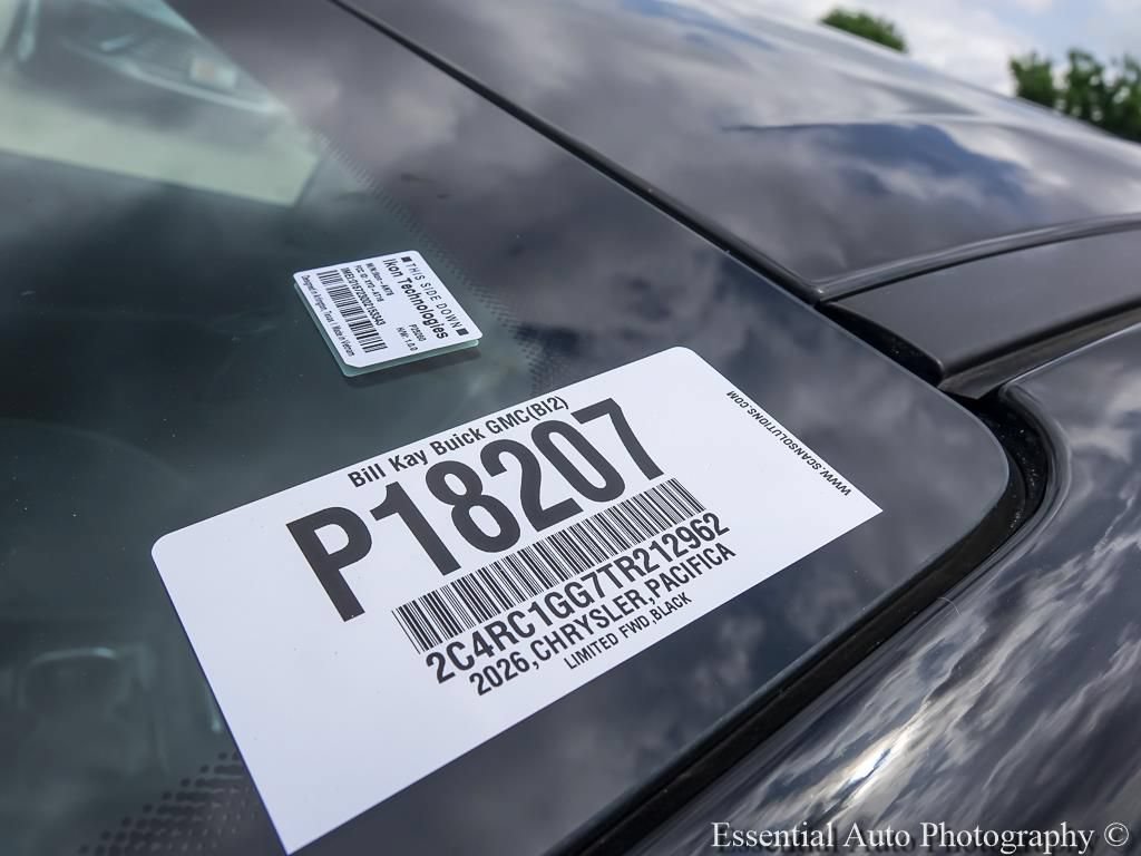 Used 2026 Chrysler Pacifica Limited FWD image 29