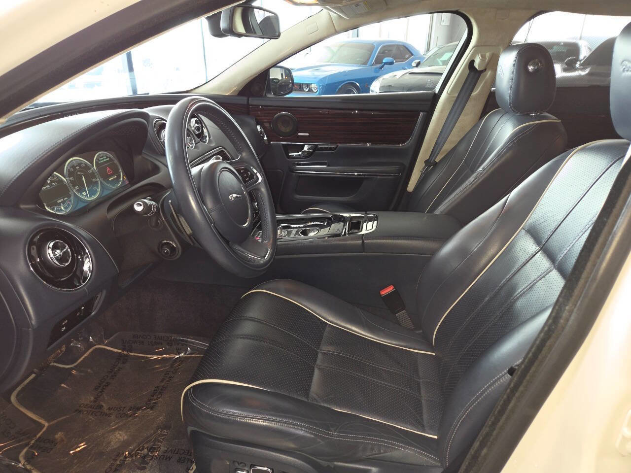 Used 2011 Jaguar XJ L Supercharged RWD image 15