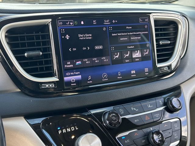 Used 2021 Chrysler Pacifica Touring-L FWD image 28