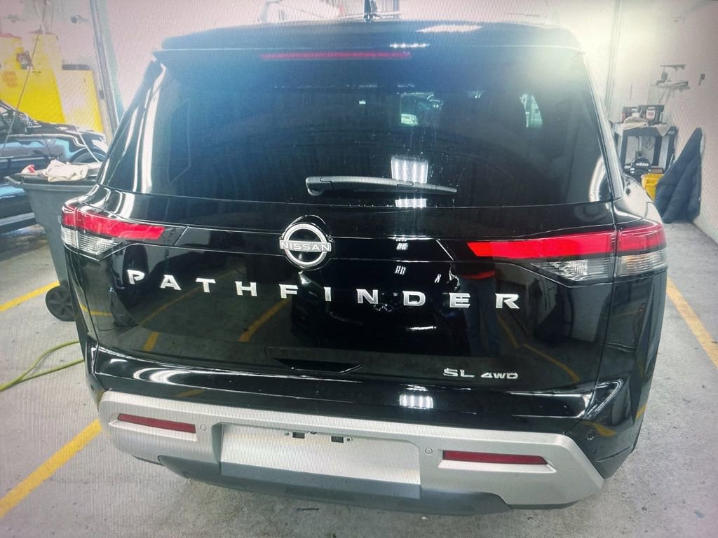 Used 2025 Nissan Pathfinder SL image 5