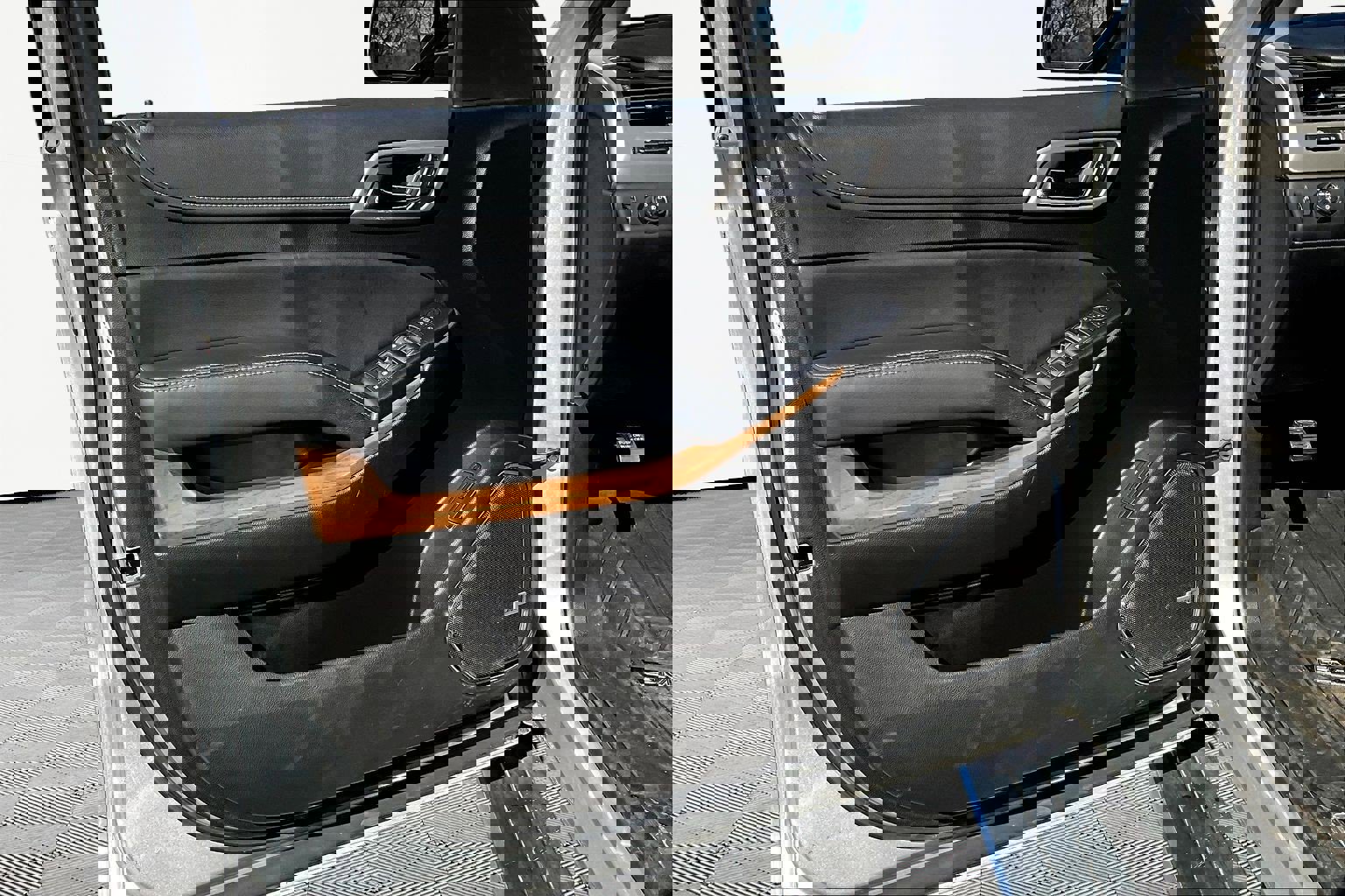 Used 2020 GMC Yukon Denali w/ Denali Premium Package image 20