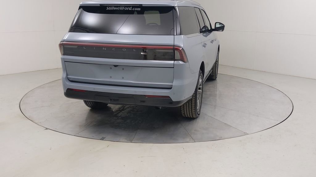 Used 2025 Lincoln Navigator Reserve image 17