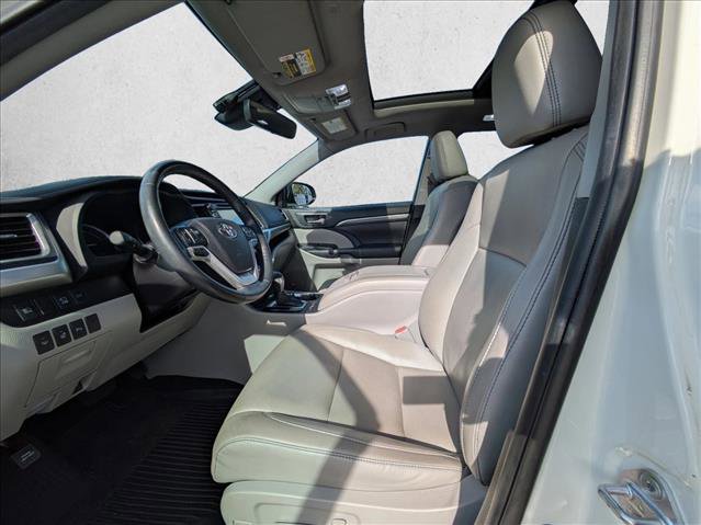 Used 2019 Toyota Highlander Limited Platinum image 16