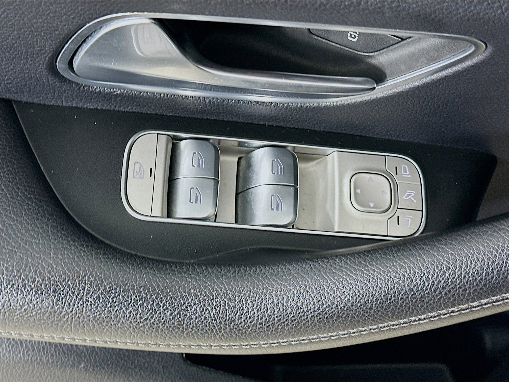 Certified 2021 Mercedes-Benz GLE 350 4MATIC w/ Premium Package image 23