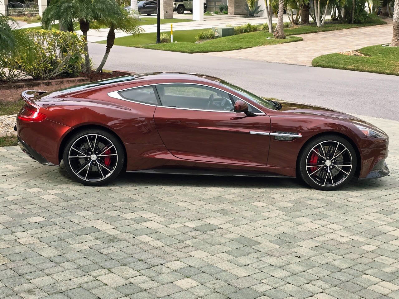 Used 2014 Aston Martin Vanquish Base 2dr Coupe image 41