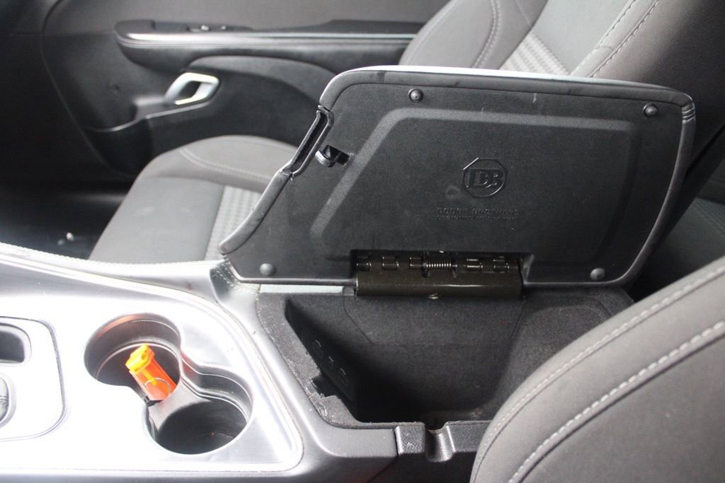 Used 2018 Dodge Challenger SXT image 35