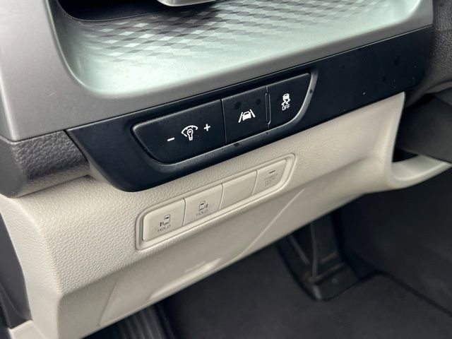 Certified 2024 Kia Carnival LX image 17