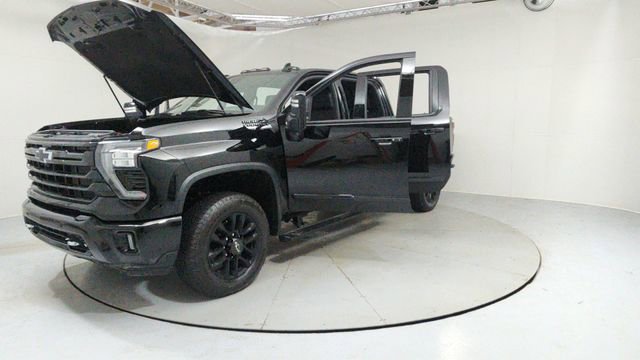 Used 2025 Chevrolet Silverado 2500 High Country w/ Midnight Edition image 9