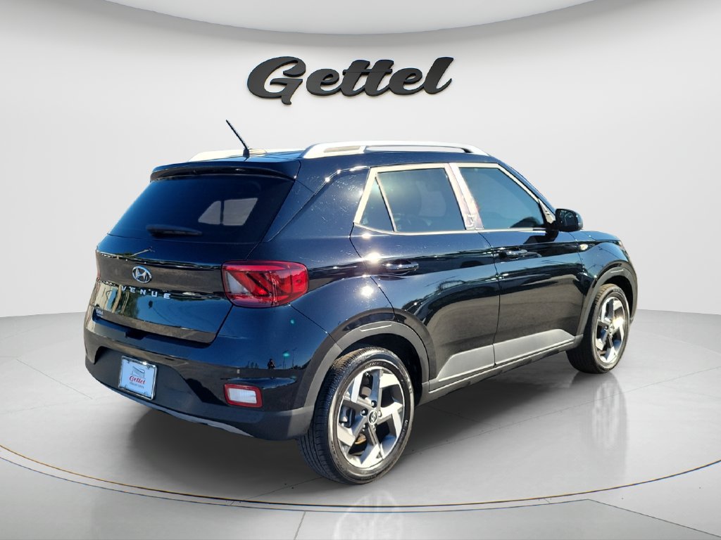 Used 2025 Hyundai Venue SEL FWD image 4