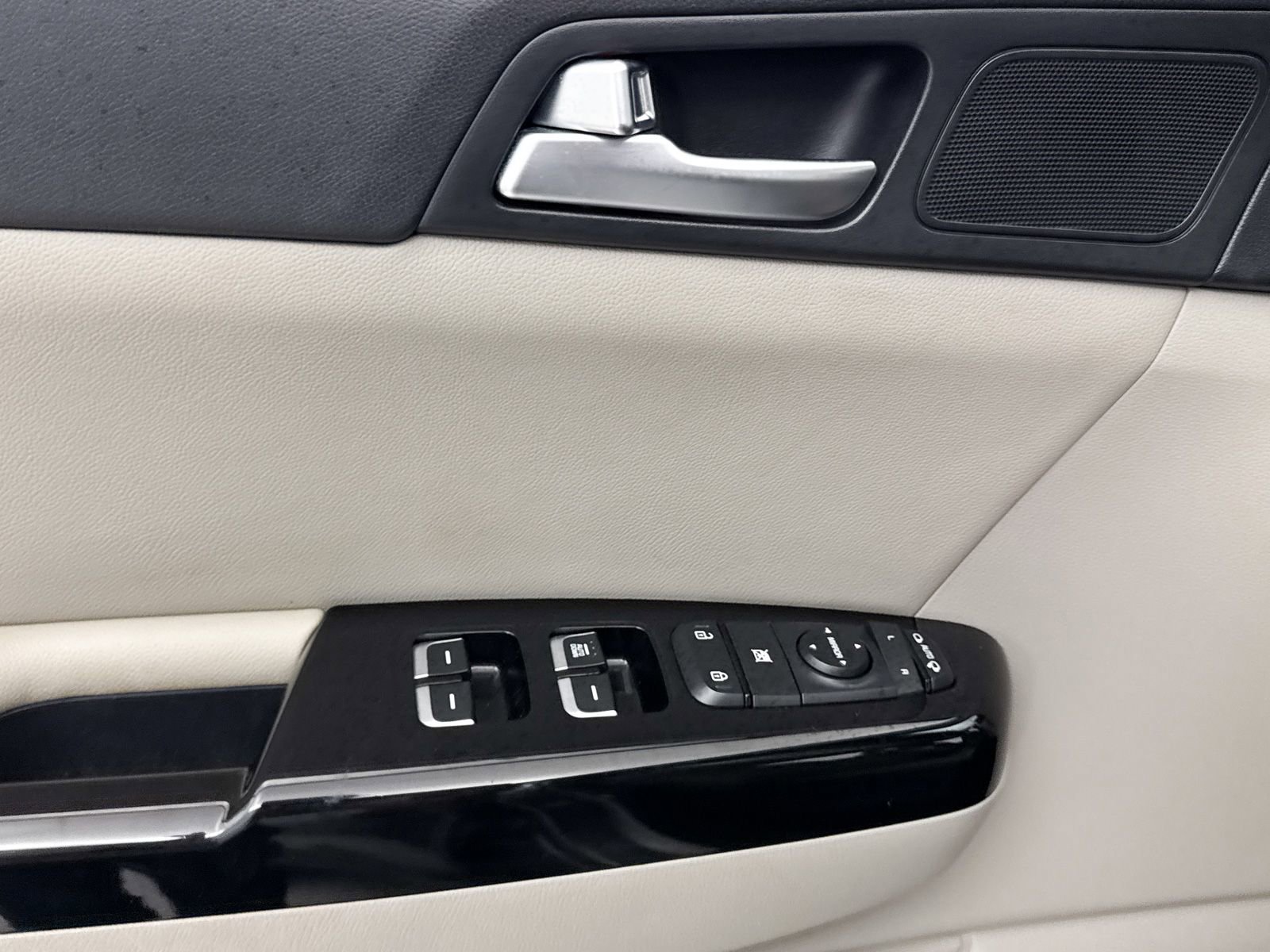 Used 2020 Kia Sportage S w/ S Premium Package image 30