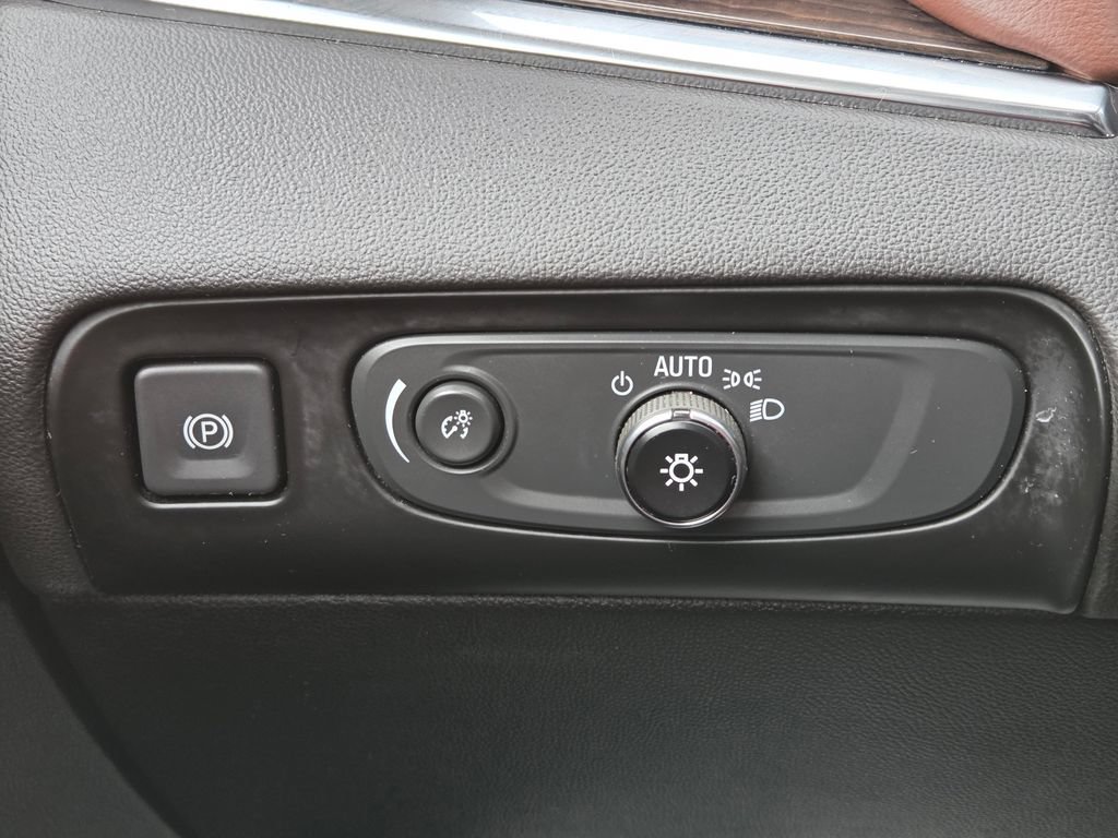 Used 2021 Buick Enclave Avenir w/ Avenir Technology Package AWD/4WD image 35