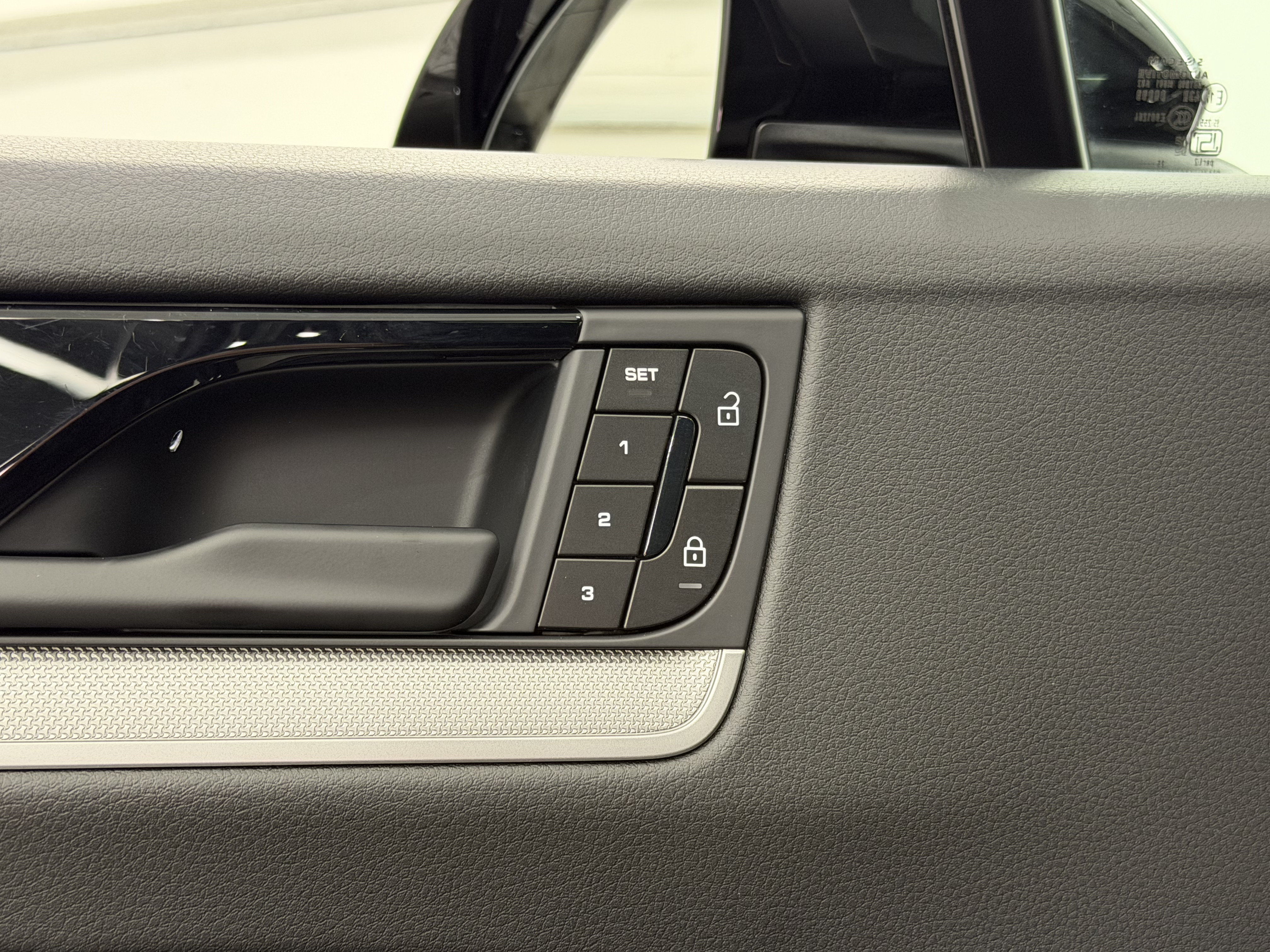 Certified 2026 Porsche Cayenne AWD/4WD image 29