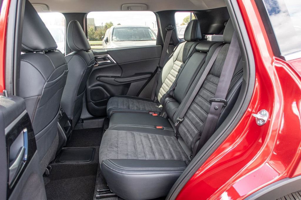 New 2025 Mitsubishi Outlander 4WD Plug-In Hybrid image 25