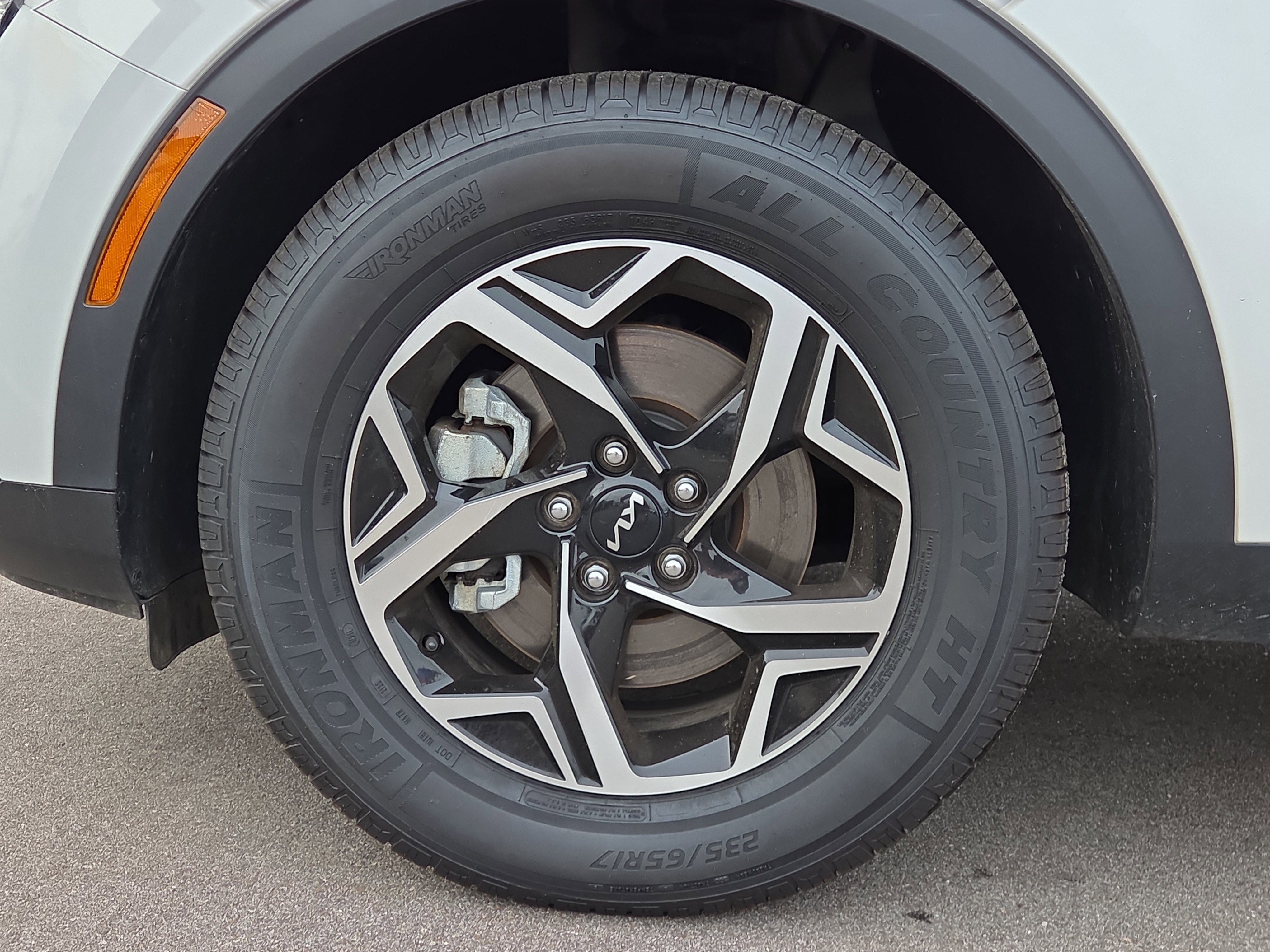 Used 2024 Kia Sportage LX image 6