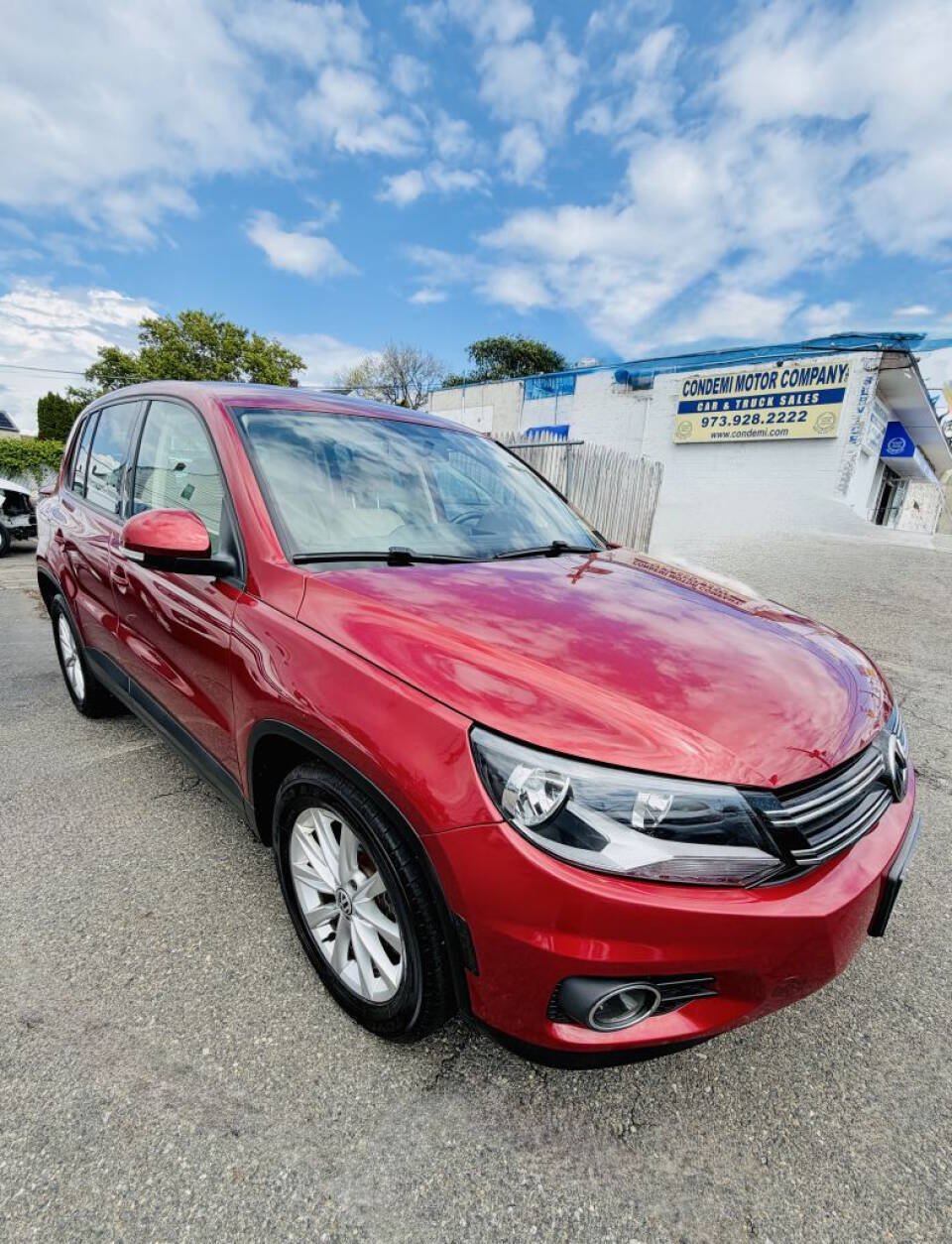 Used 2014 Volkswagen Tiguan SE AWD/4WD image 2