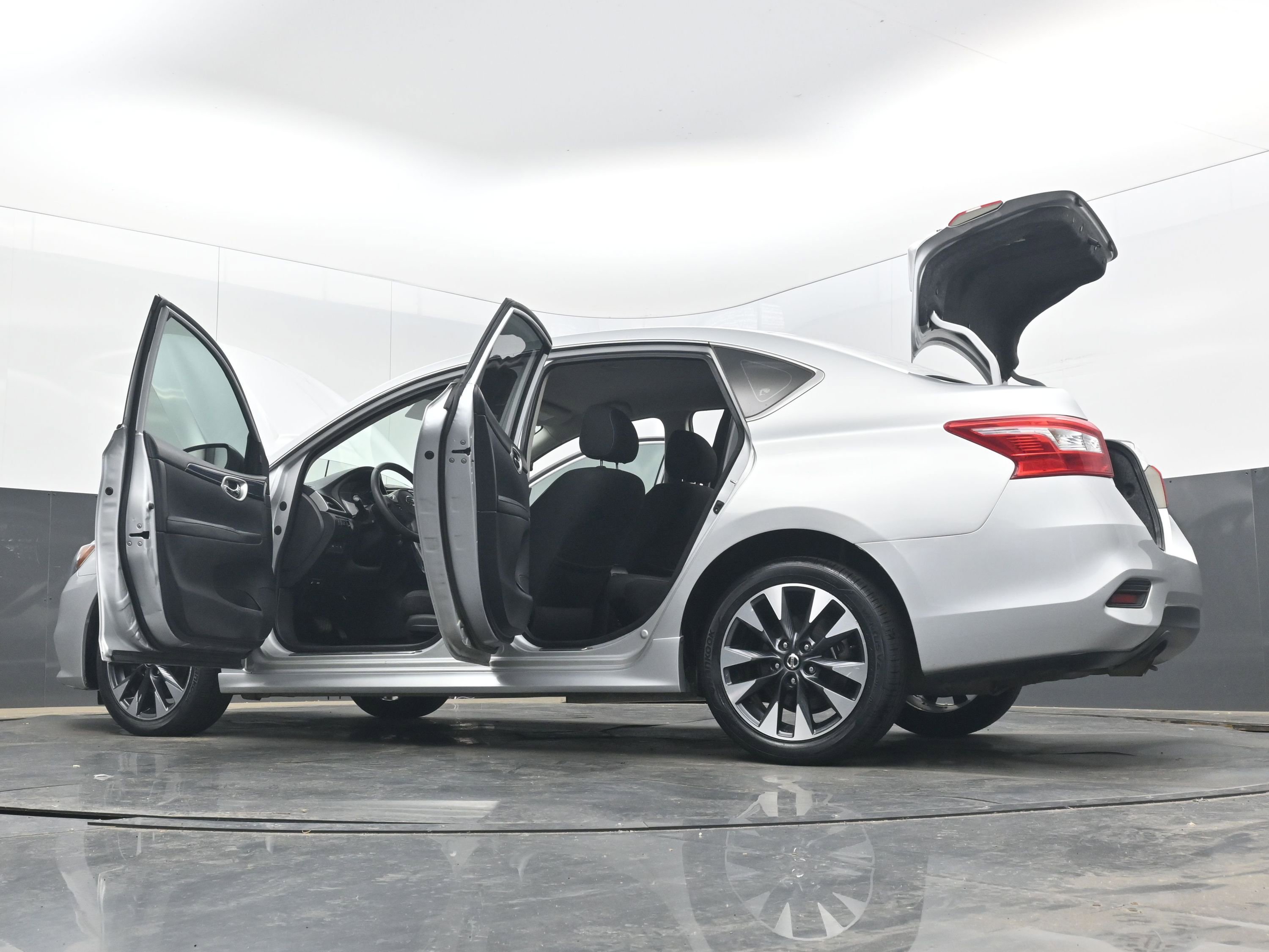 Used 2018 Nissan Sentra SR w/ Technology Package image 43