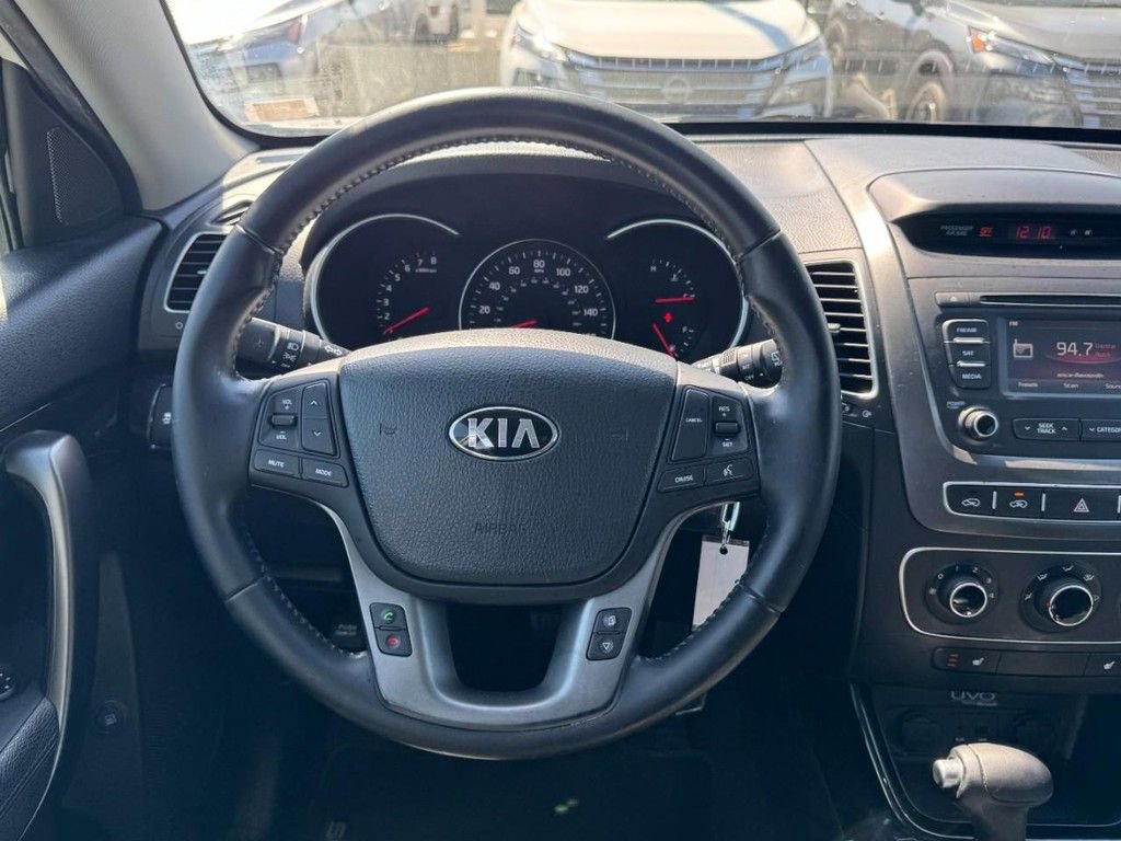 Used 2015 Kia Sorento LX image 12