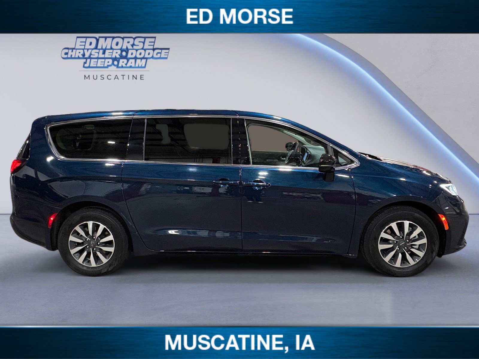 Used 2024 Chrysler Pacifica Select image 6