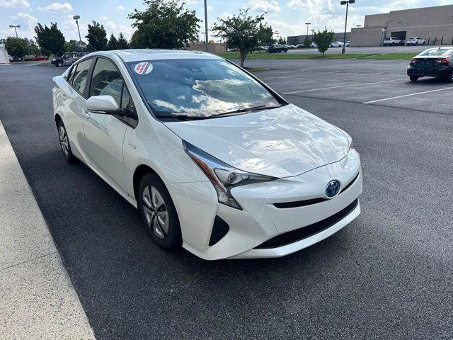 Certified 2017 Toyota Prius Three FWD image 3