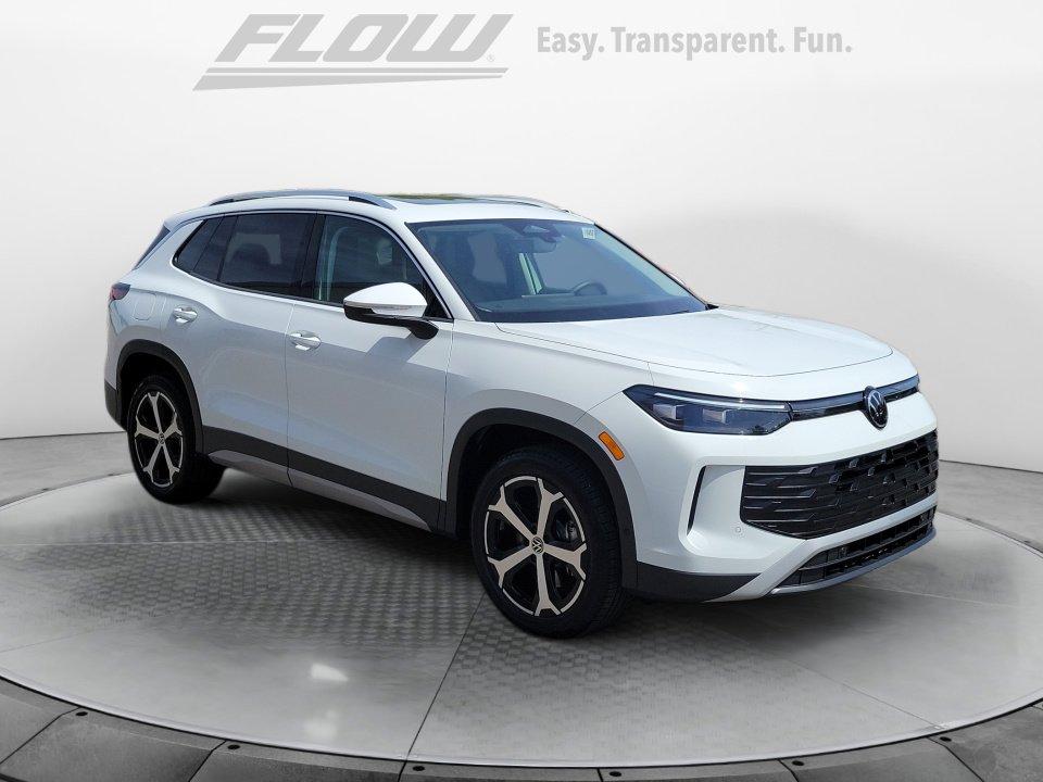 Certified 2025 Volkswagen Tiguan SE w/ Panoramic Sunroof Package image 1