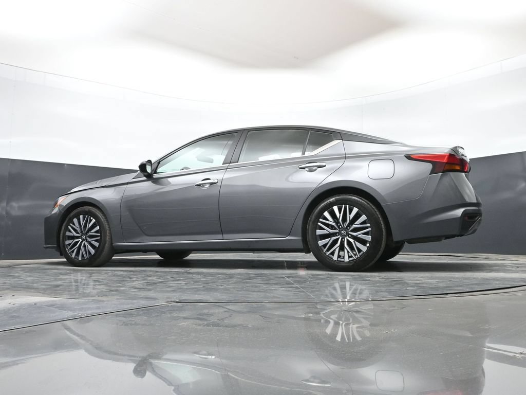 Used 2025 Nissan Altima 2.5 SV FWD image 40
