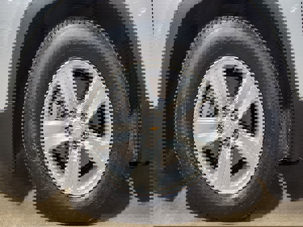 Used 2022 Chevrolet Trax LS w/ Tint and Cruise Package image 28