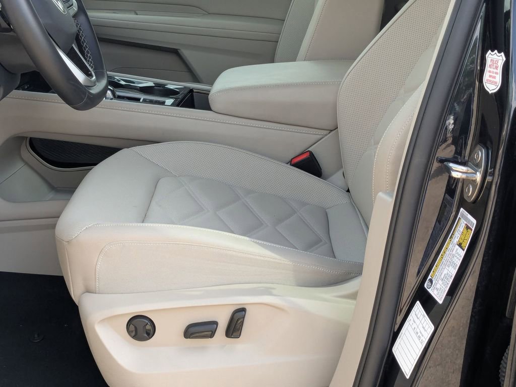 Used 2025 Volkswagen Atlas SE image 23