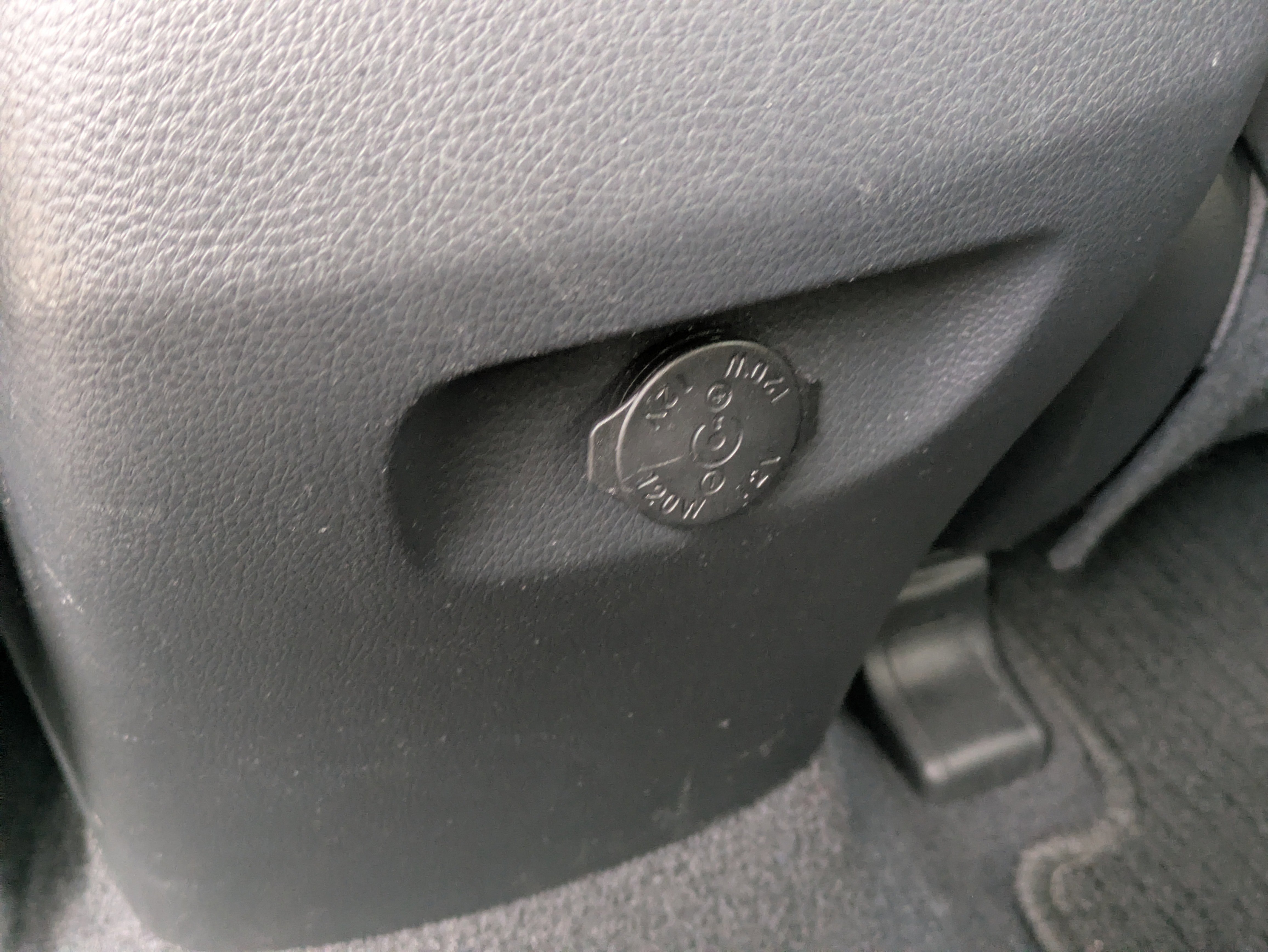 Used 2014 Hyundai Santa Fe Limited image 16