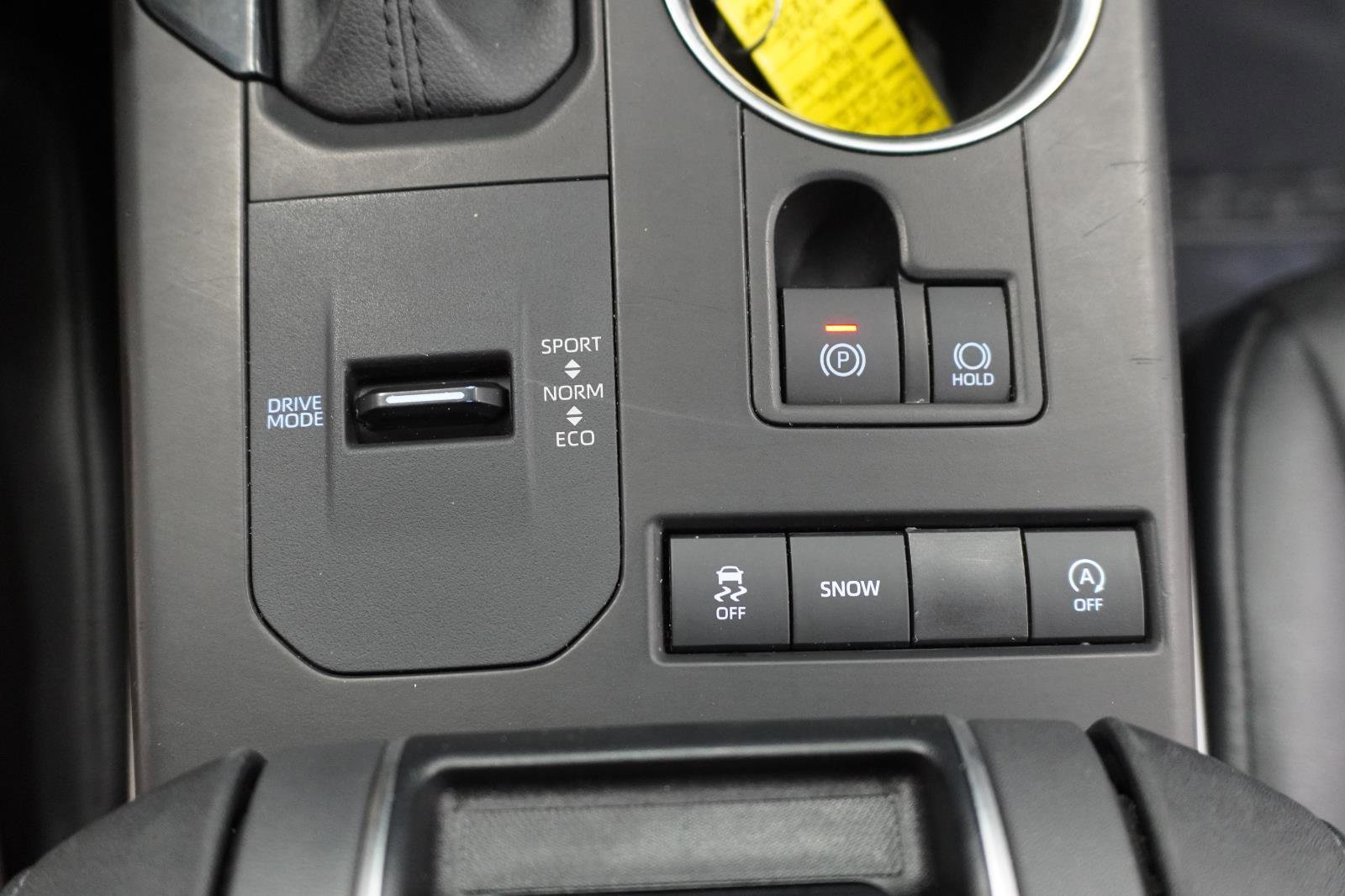 Used 2020 Toyota Highlander XLE FWD image 27