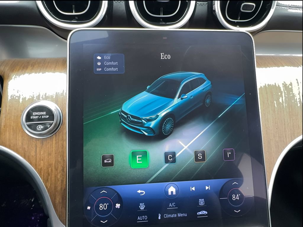 Used 2024 Mercedes-Benz GLC 300 4MATIC image 25