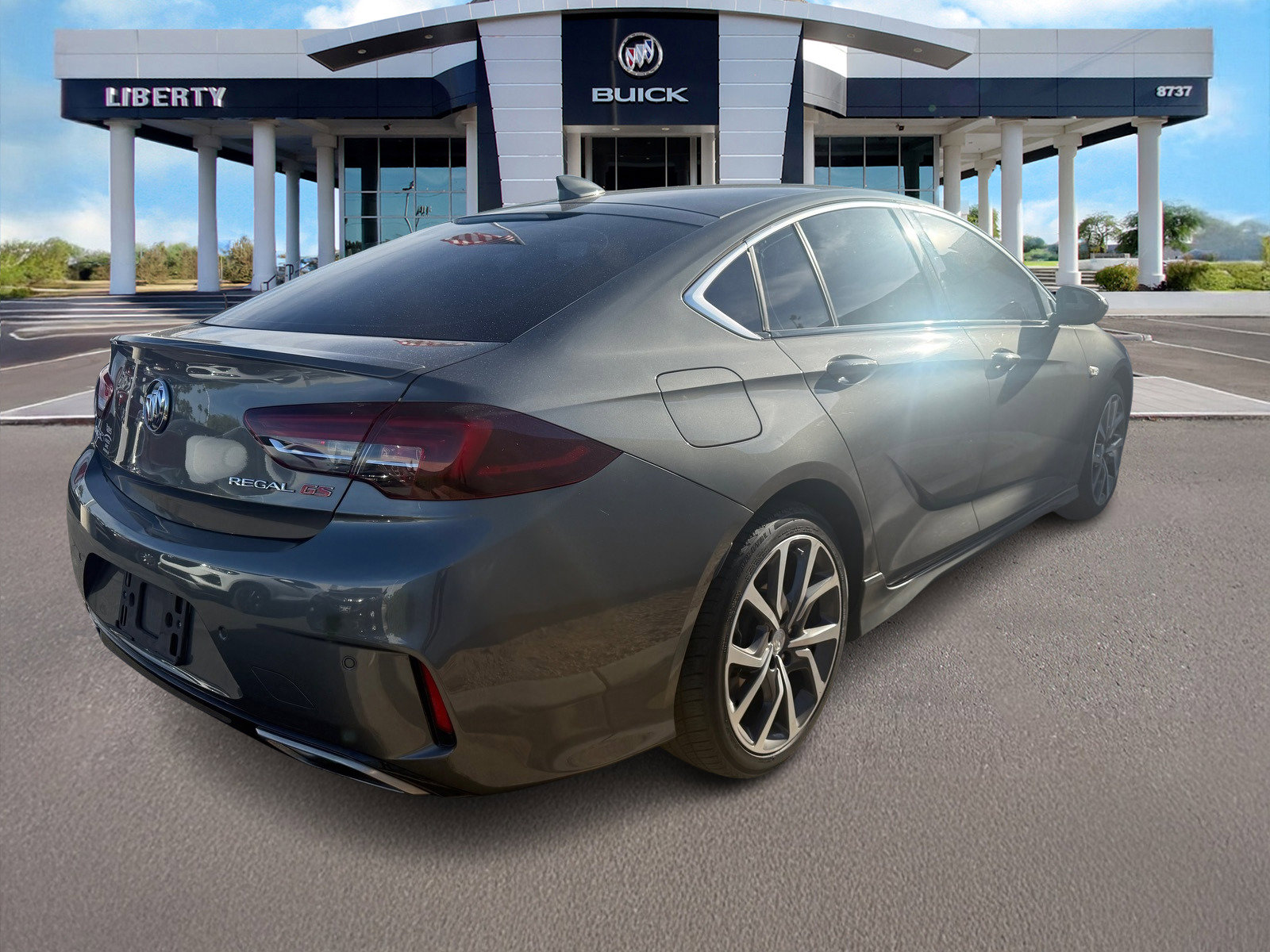 Used 2018 Buick Regal GS w/ Driver Confidence Package #2 image 2