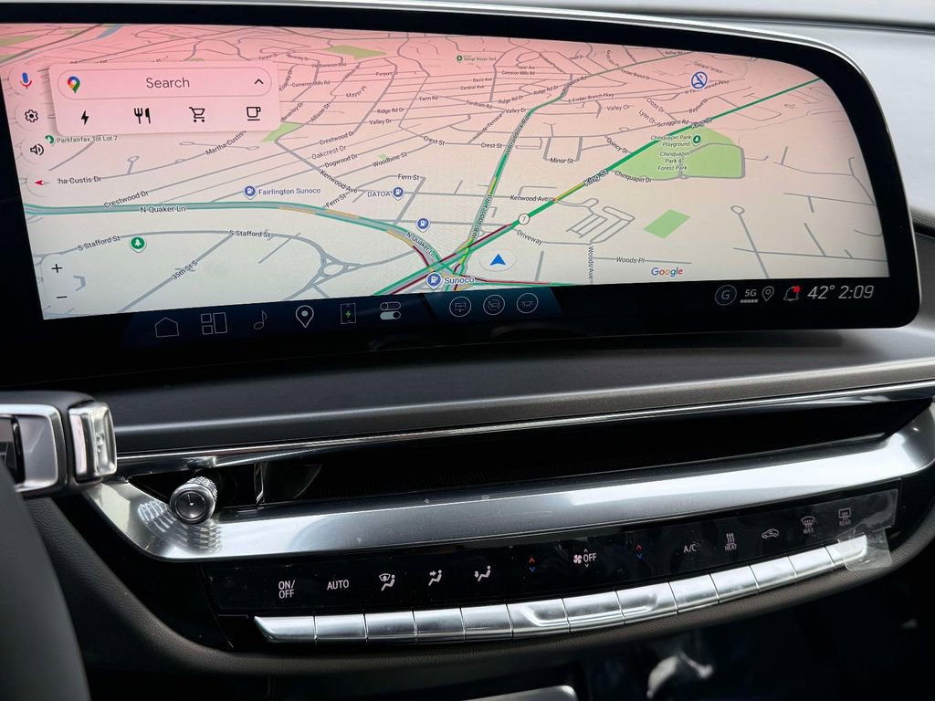 Used 2024 Cadillac Lyriq Tech image 6