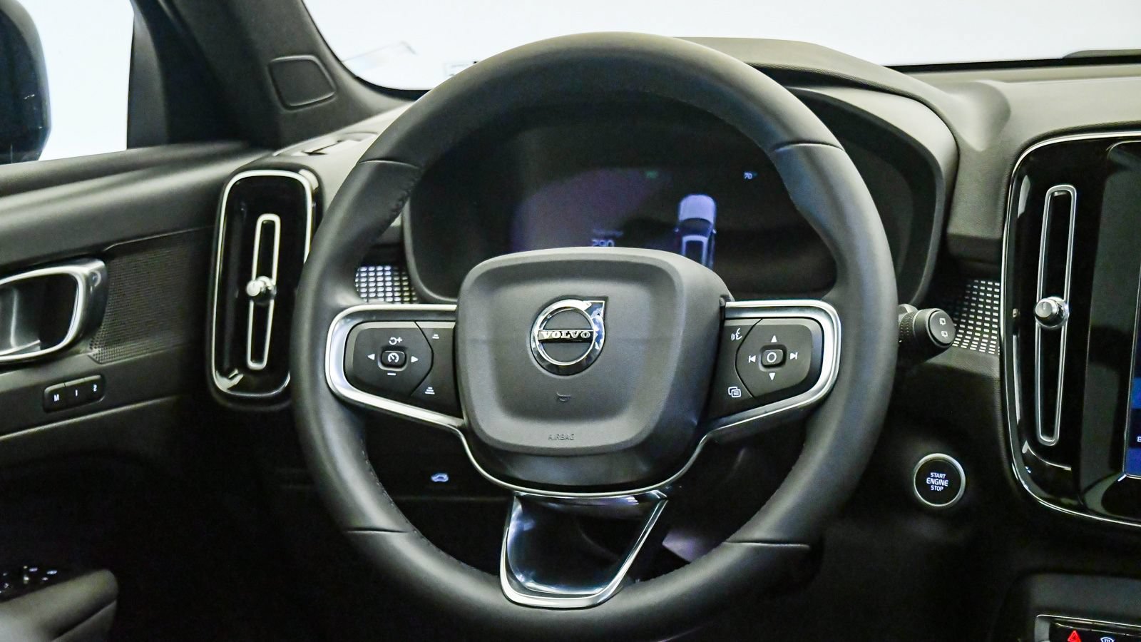 Certified 2023 Volvo XC40 B5 Plus w/ Protection Package Premier AWD/4WD image 13