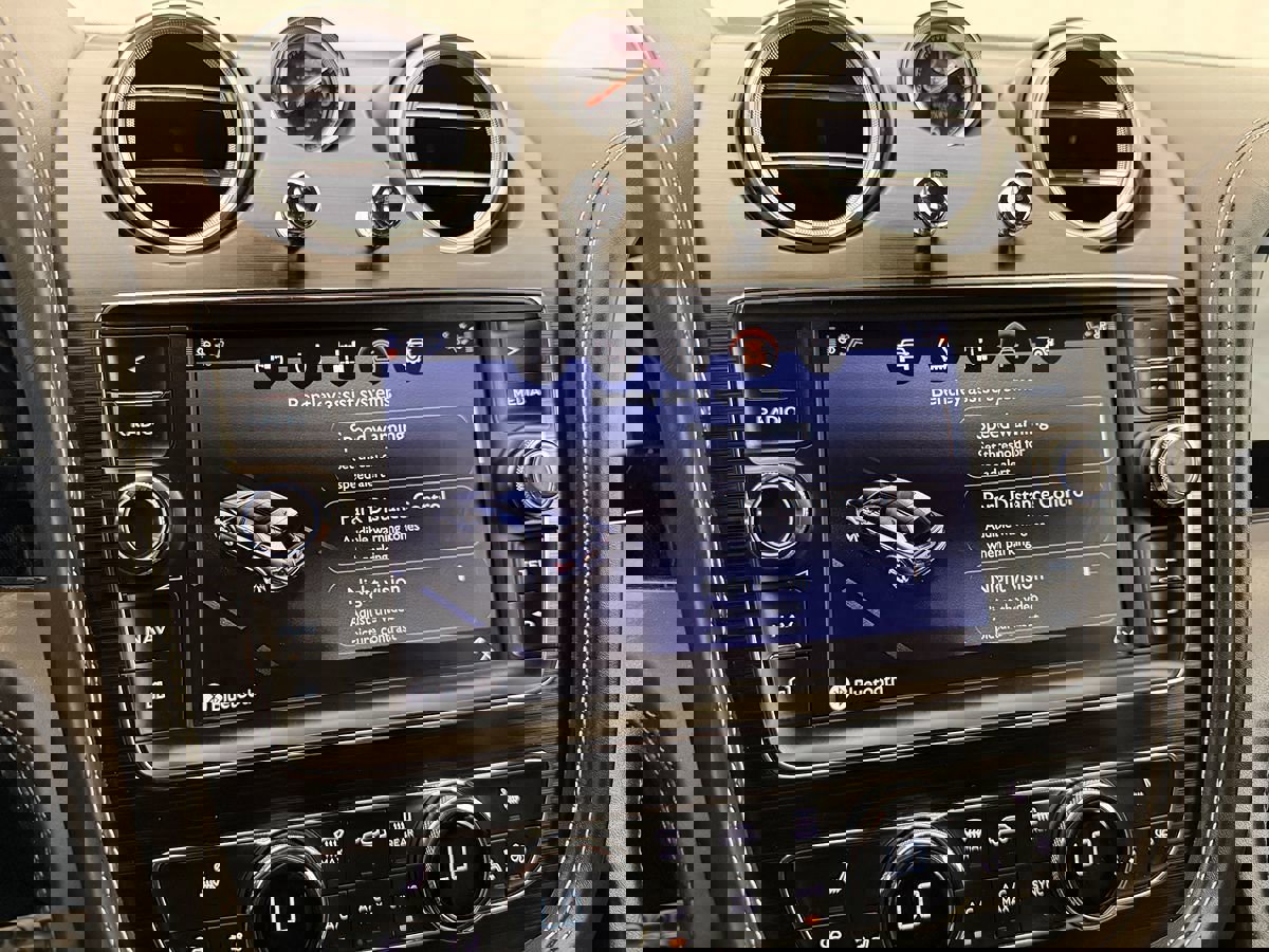 Used 2017 Bentley Bentayga image 17