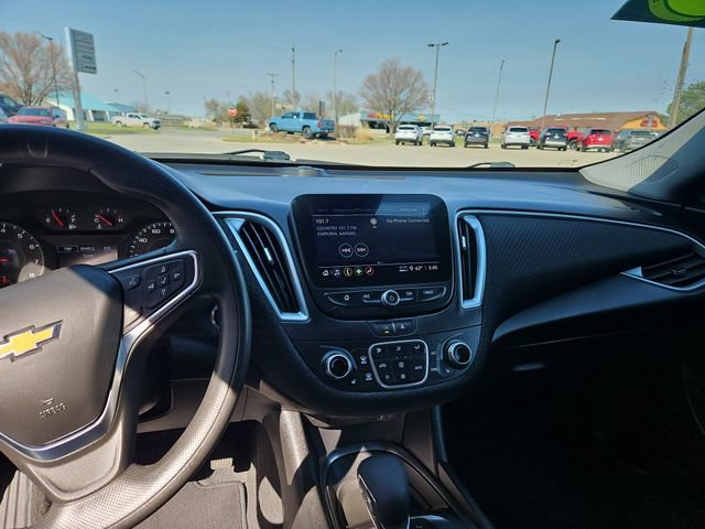 Used 2025 Chevrolet Malibu LT image 12