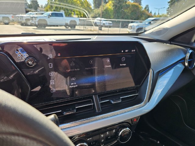 Used 2025 Chevrolet Trax LT FWD image 28