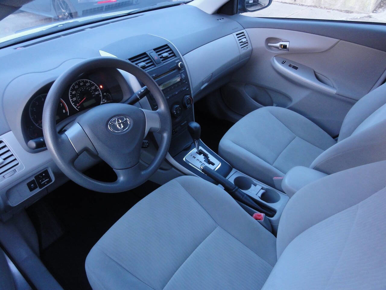 Used 2010 Toyota Corolla LE image 12