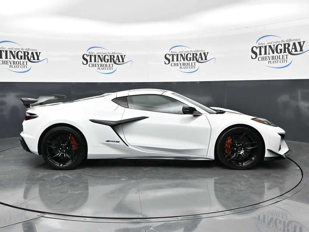 Used 2025 Chevrolet Corvette Z06 w/ Stealth Interior Trim Package RWD image 8