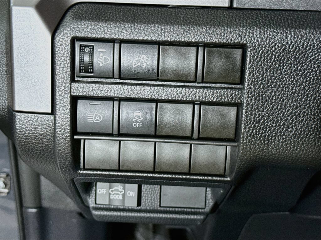 Certified 2025 Toyota Tacoma TRD Off-Road AWD/4WD image 19